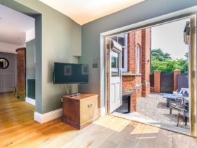 flora_apartment_Whitby_boutique_accommodation_Whitby