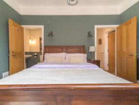 flora_apartment_Whitby_boutique_accommodation_Whitby